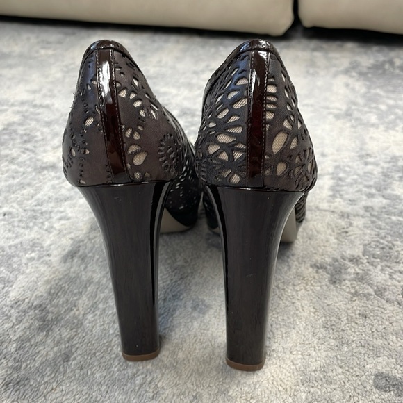 Valentino Garavani Laser Cut Leather Platform Peep Toe Heel Pumps Brown 40 - Picture 4 of 15